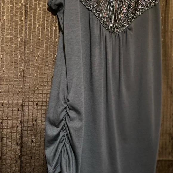 Lane Bryant size 18/20 sleeveless, gray, sequined top with ruched sides. - Picture 3 of 5